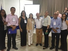 Reitora Margareth Diniz(c), Professor João Euclides Braga, diretor CCS e  Delegados Estatuintes no momento da instalação do Congresso Estatuinte.