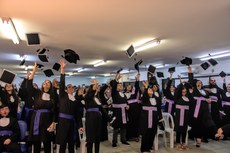 Estudantes comemoram colação de grau histórica no CTDR da UFPB. Crédito: Camila Pereira