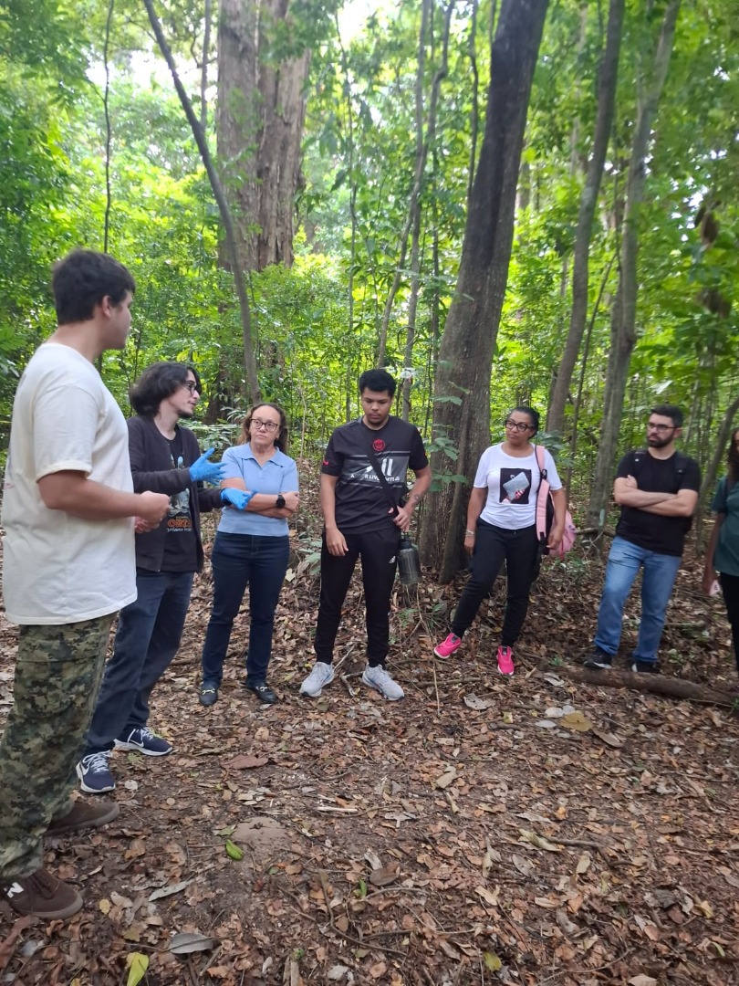 Aula de Campo_CCEN_Biologia.jpg