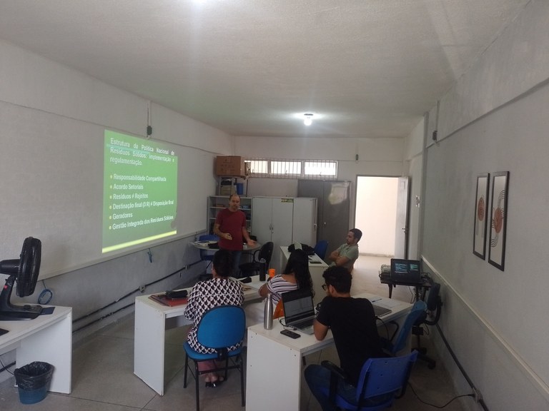 AULA NO LPSAU_FOTO 2.jpg